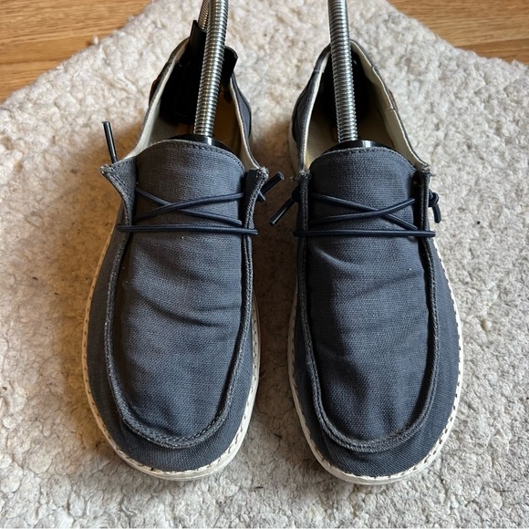 Hey Dude: Women's 'Wendy' Chambray Canvas Upper Slip On Loafer Sneakers Sz 7 - Picture 2 of 9